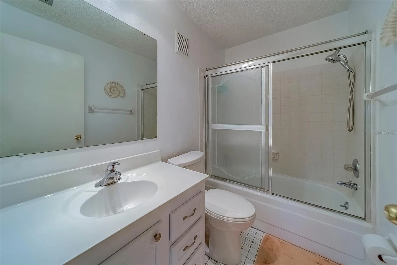 206 DOGWOOD CIR