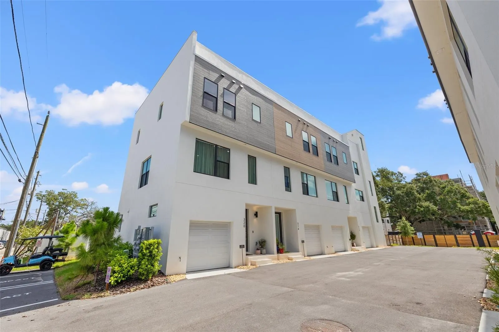 320 15TH ST N