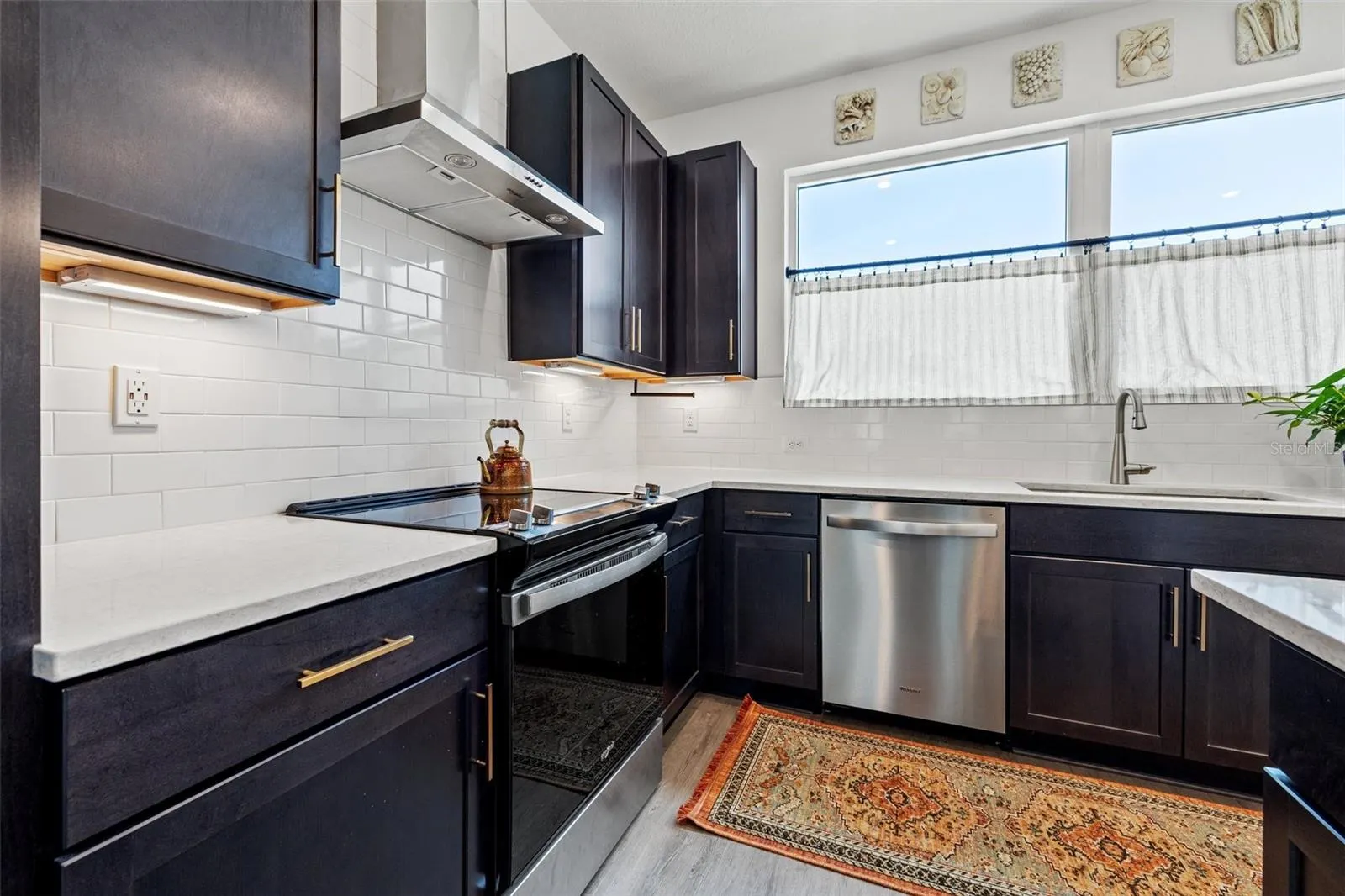 320 15TH ST N