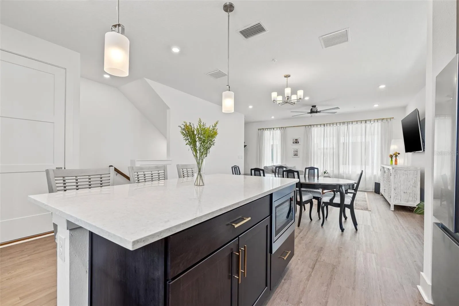 320 15TH ST N