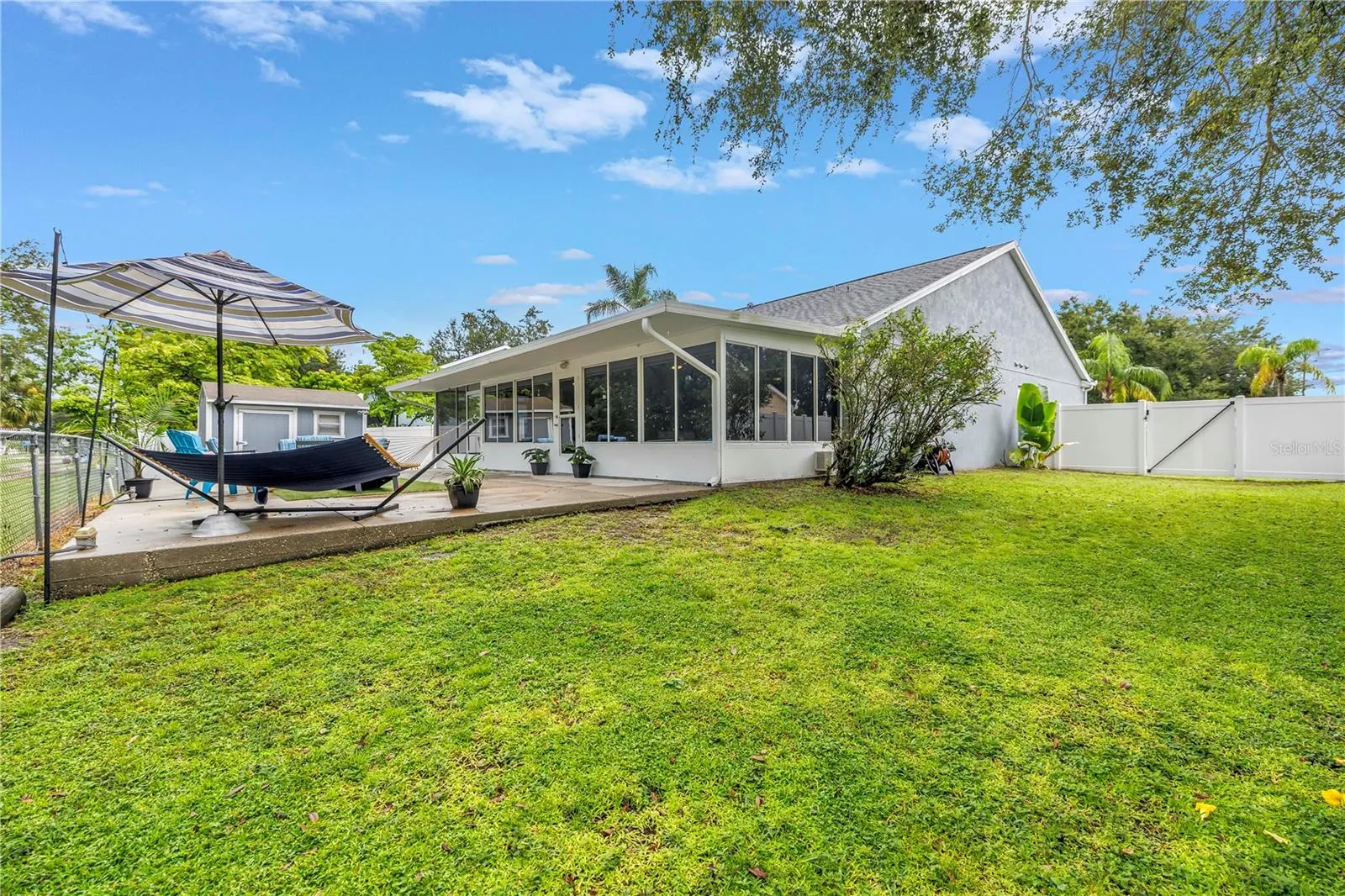 303 LAKEWAY LN