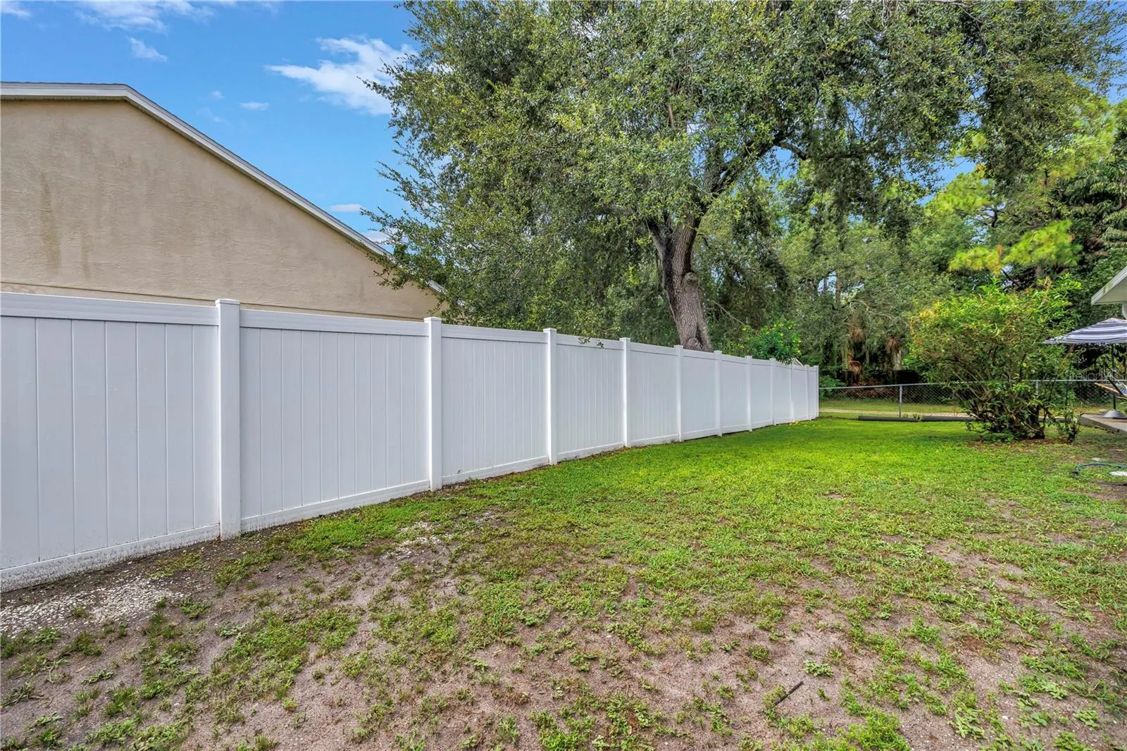 303 LAKEWAY LN