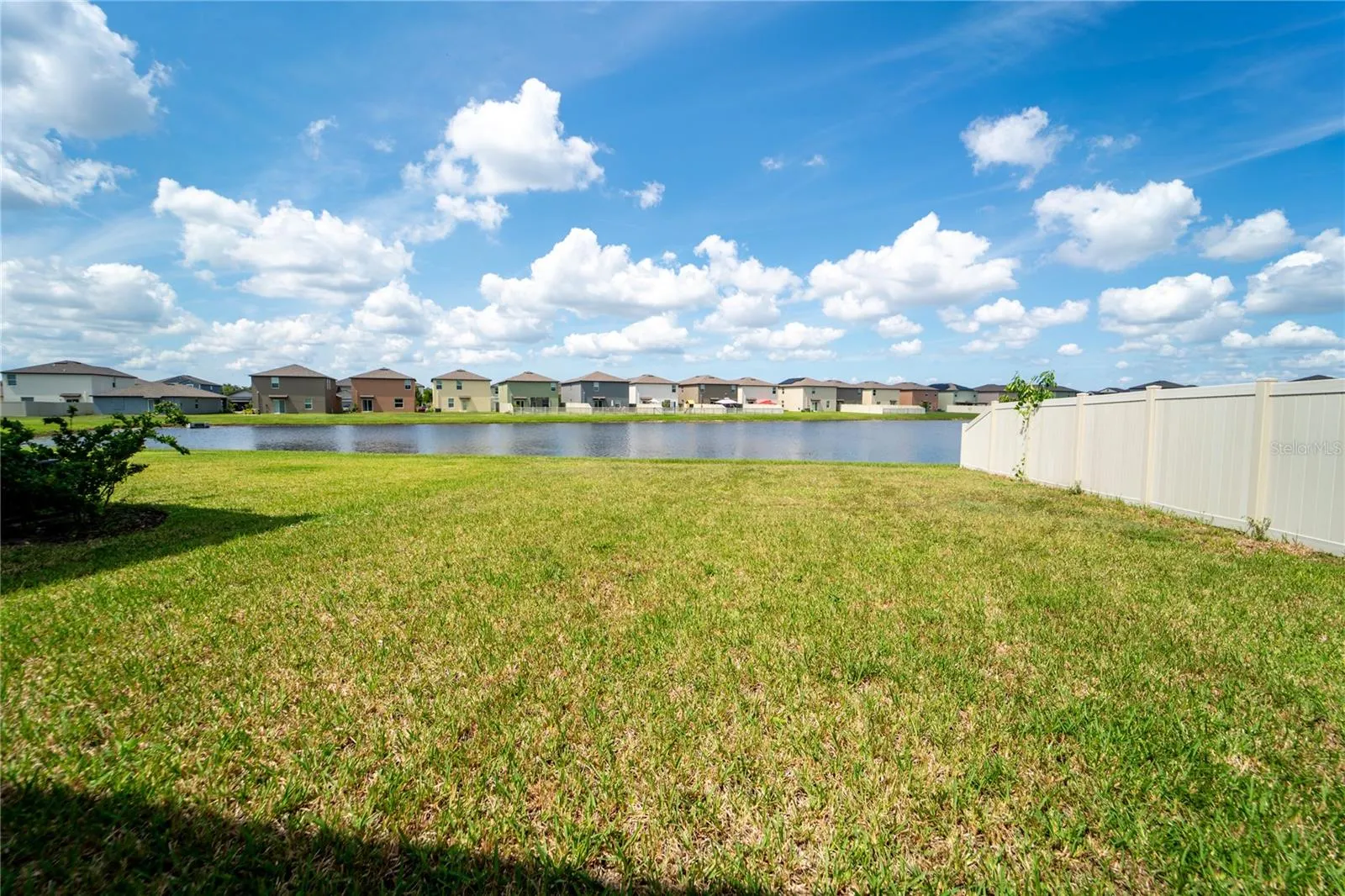 5545 BLUE AZURE DR