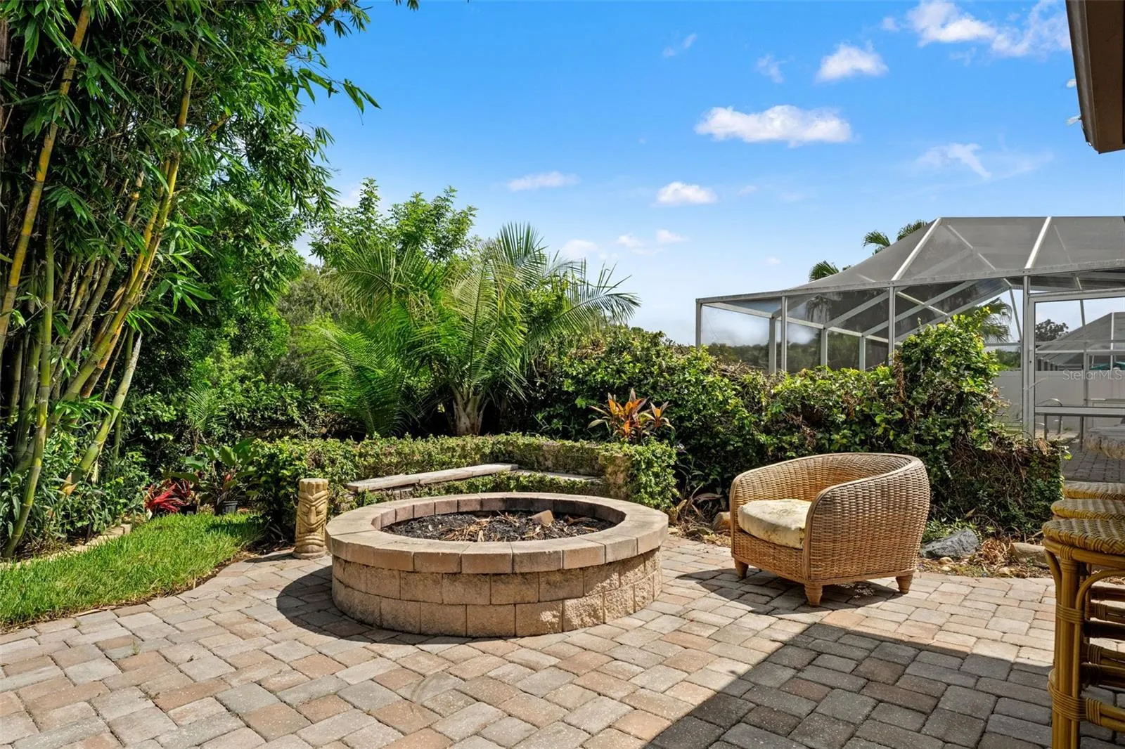 519 CYPRESS VIEW DR