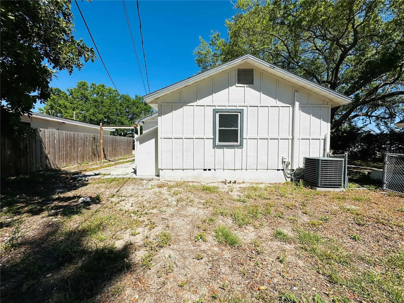 1225 BERMUDA ST