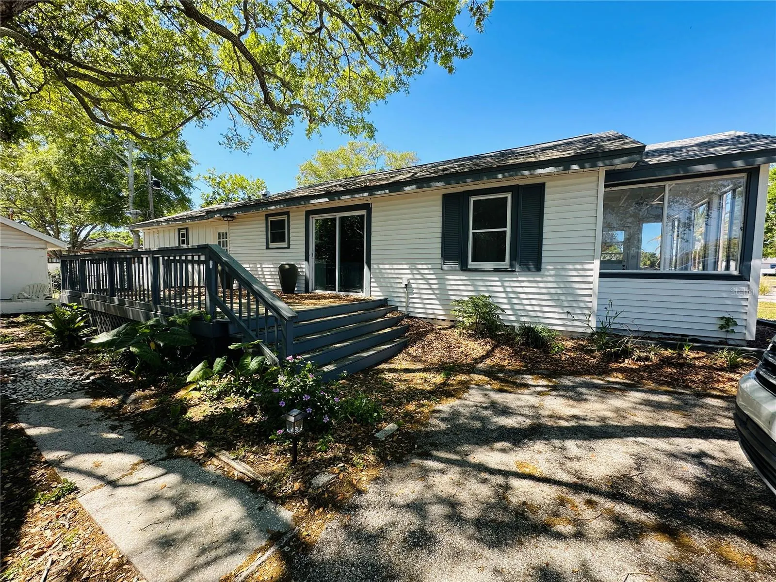 1225 BERMUDA ST