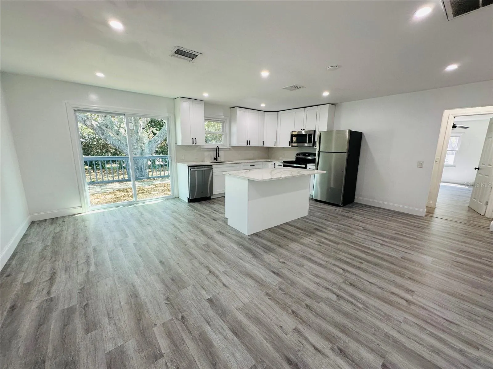 1225 BERMUDA ST