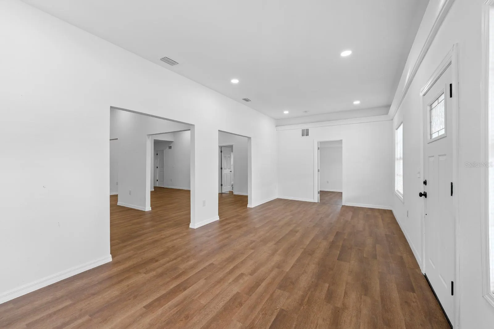 106 E CALHOUN ST