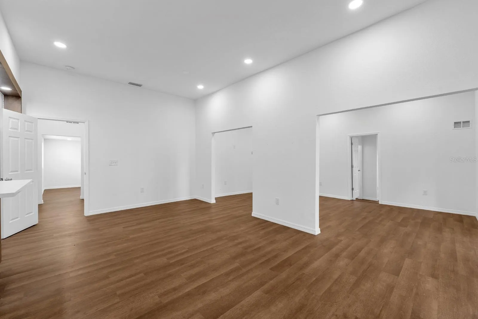 106 E CALHOUN ST