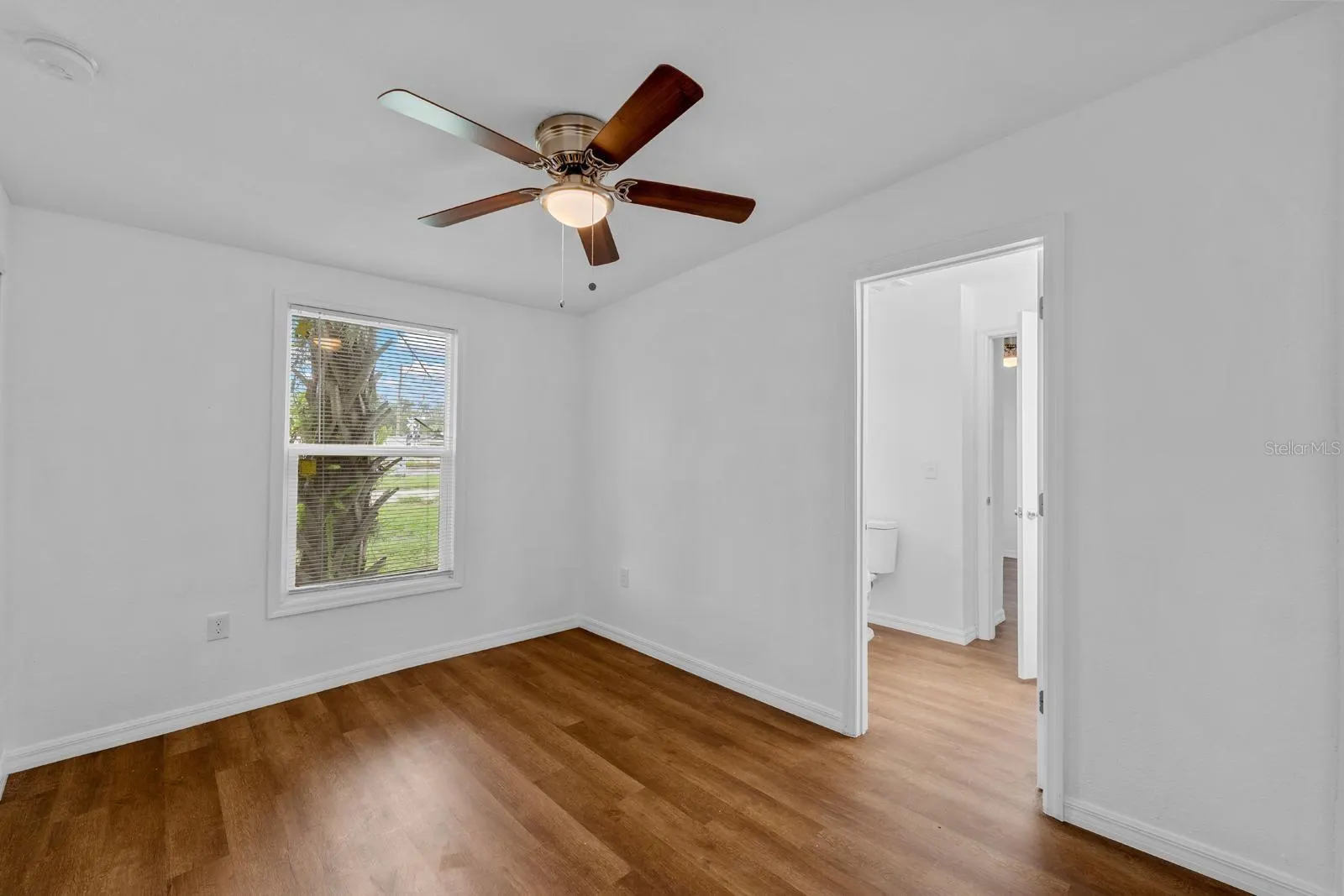 106 E CALHOUN ST