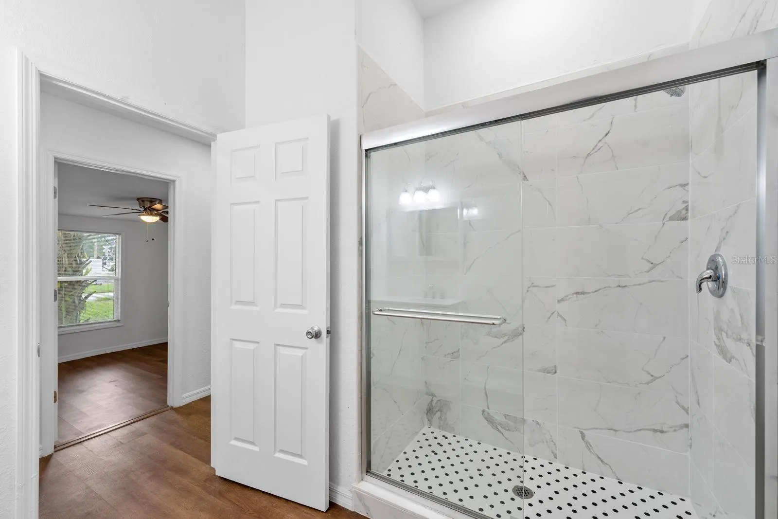 106 E CALHOUN ST