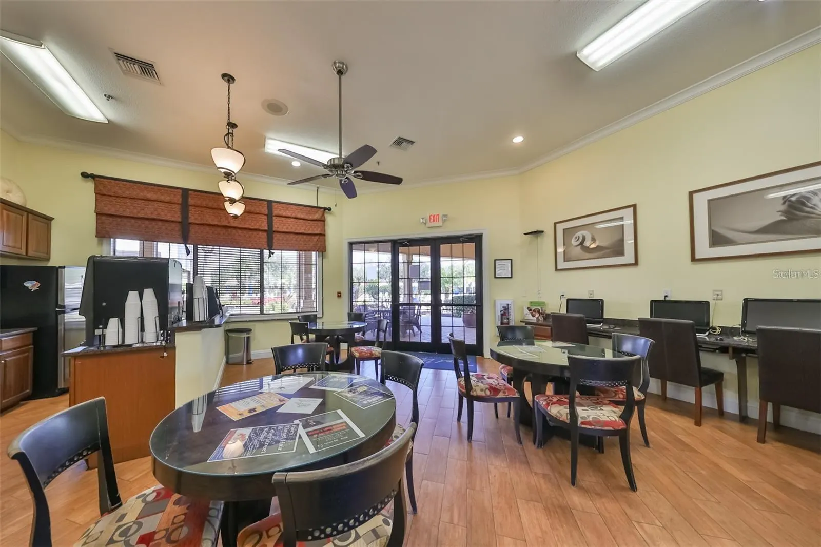 402 SENECA FALLS DR