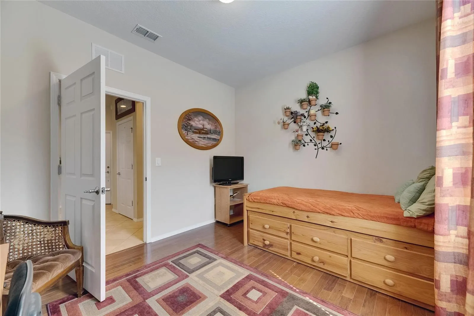 402 SENECA FALLS DR