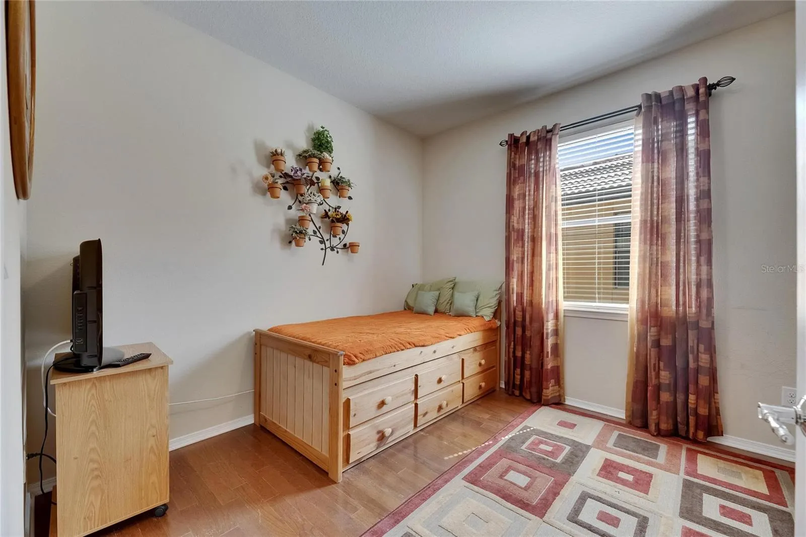 402 SENECA FALLS DR