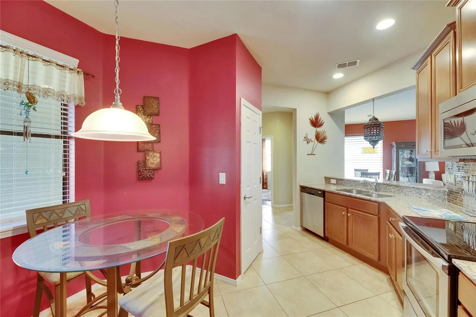 402 SENECA FALLS DR