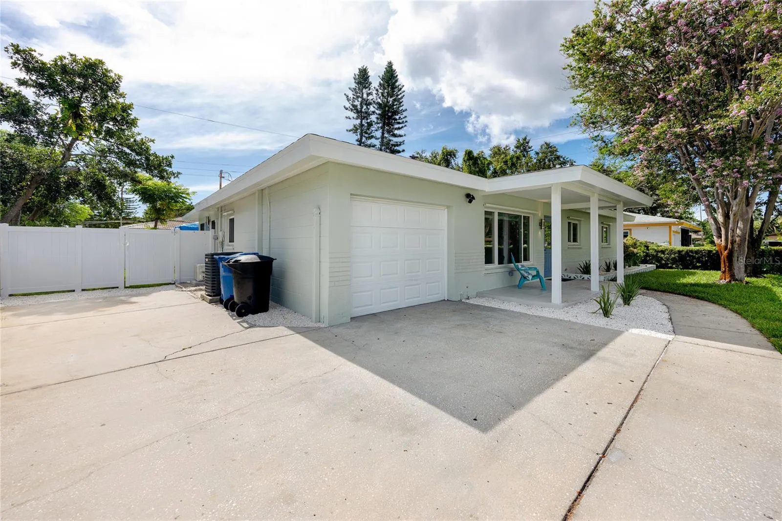 933 64TH AVE S