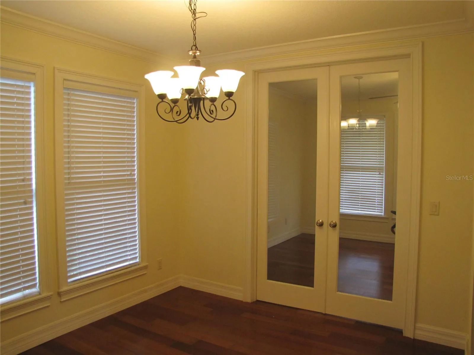 405 W PARK AVE