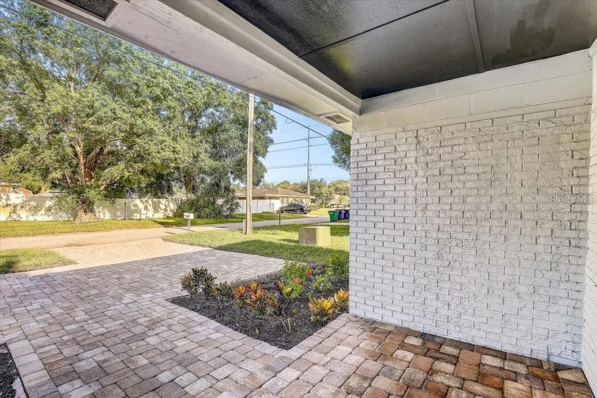 508 N STERLING AVE