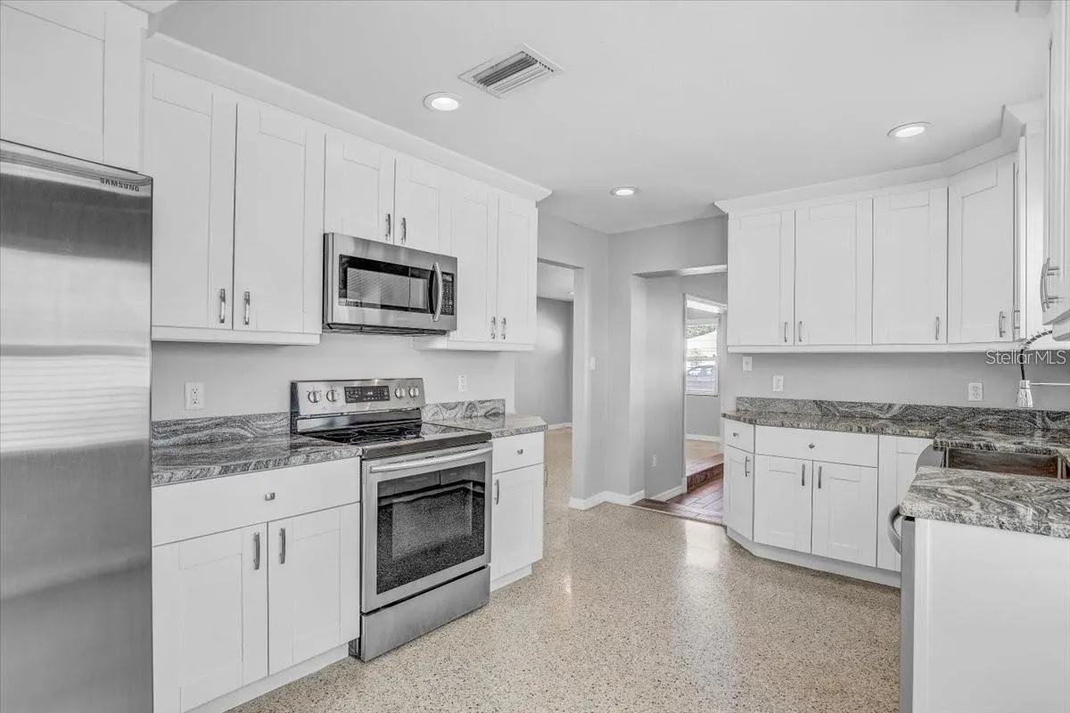 508 N STERLING AVE