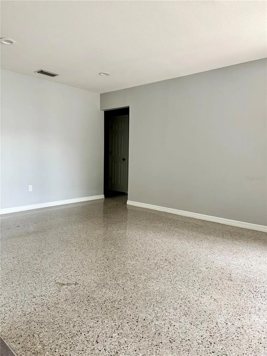 508 N STERLING AVE