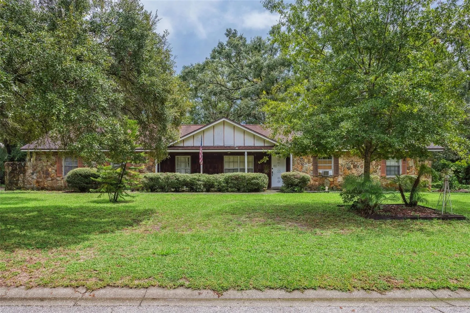 15509 WALDEN AVE