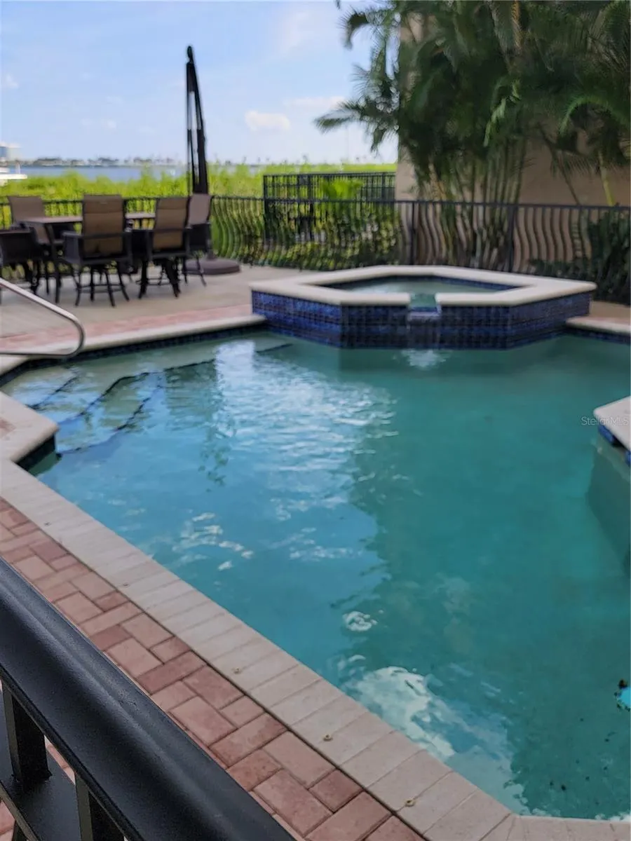 4125 CAUSEWAY VISTA DR