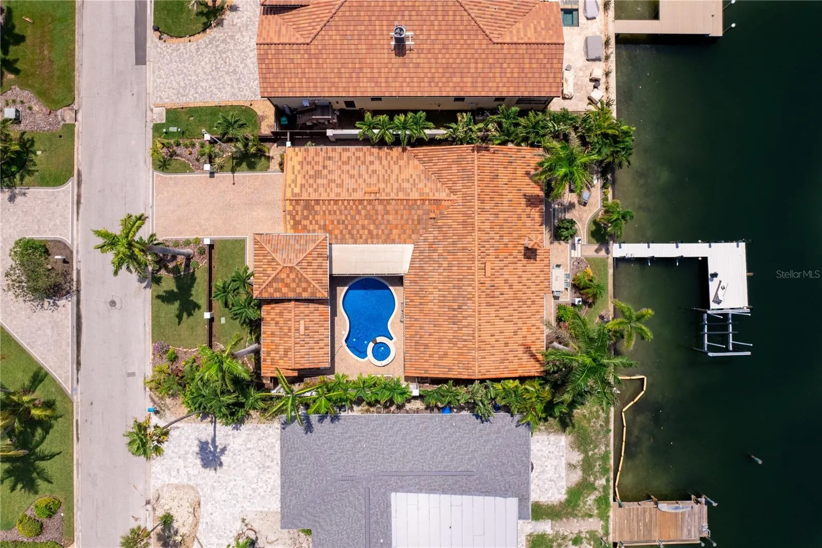 2950 ALTON DR