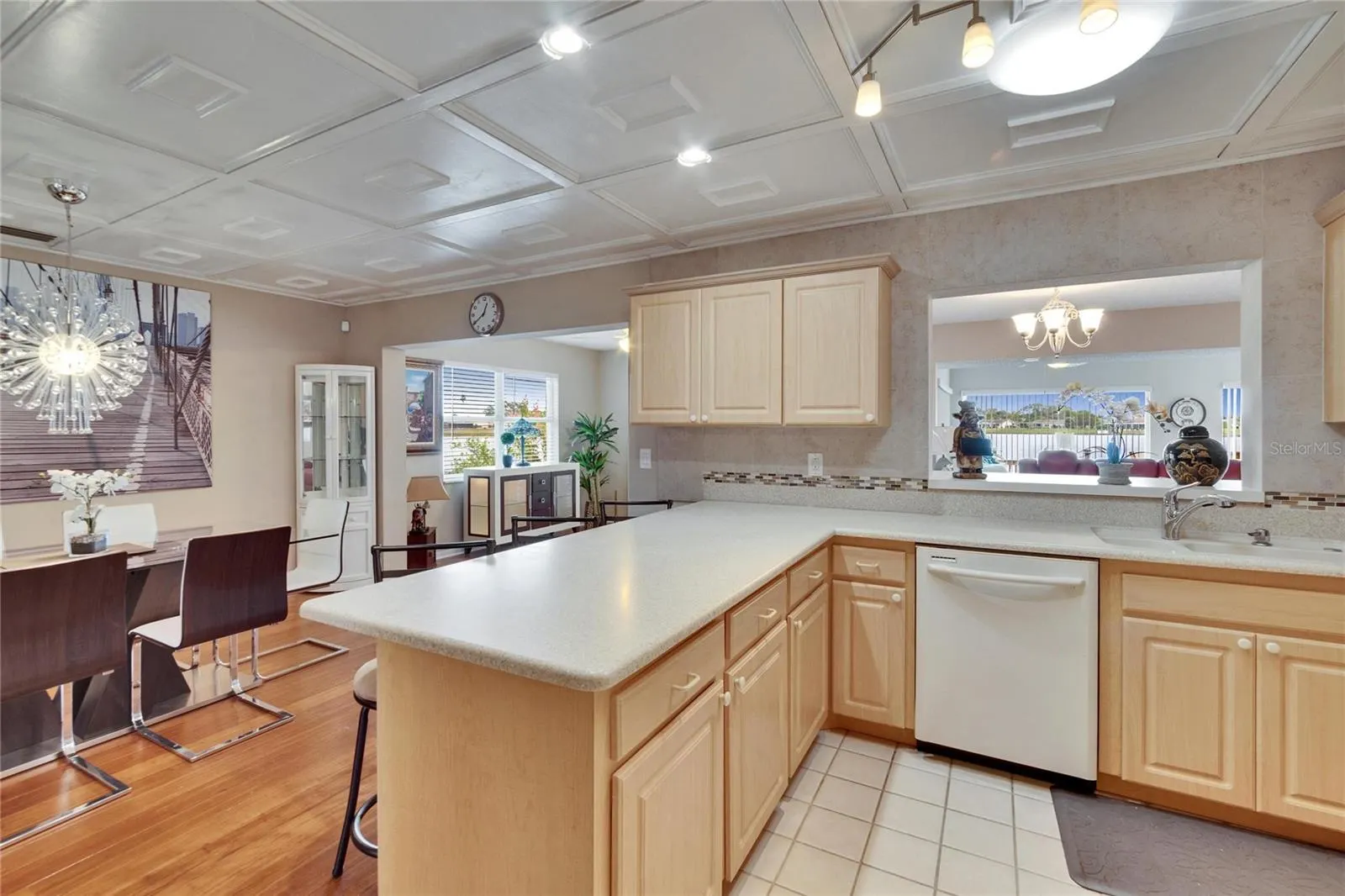 1518 NEW BEDFORD DR