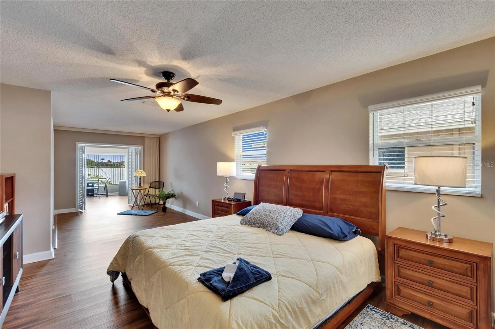 1518 NEW BEDFORD DR