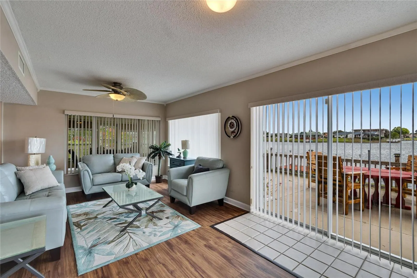 1518 NEW BEDFORD DR
