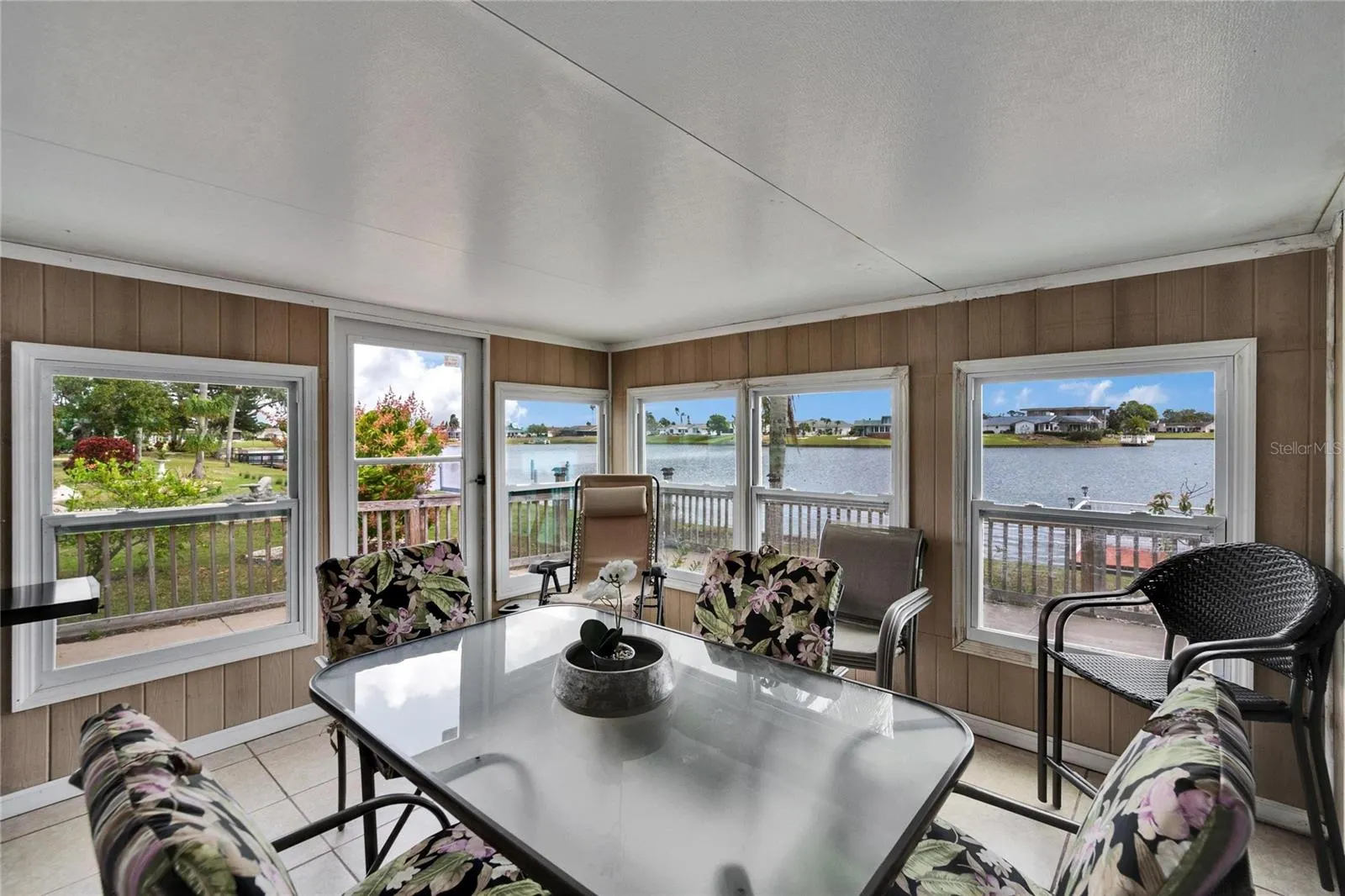 1518 NEW BEDFORD DR
