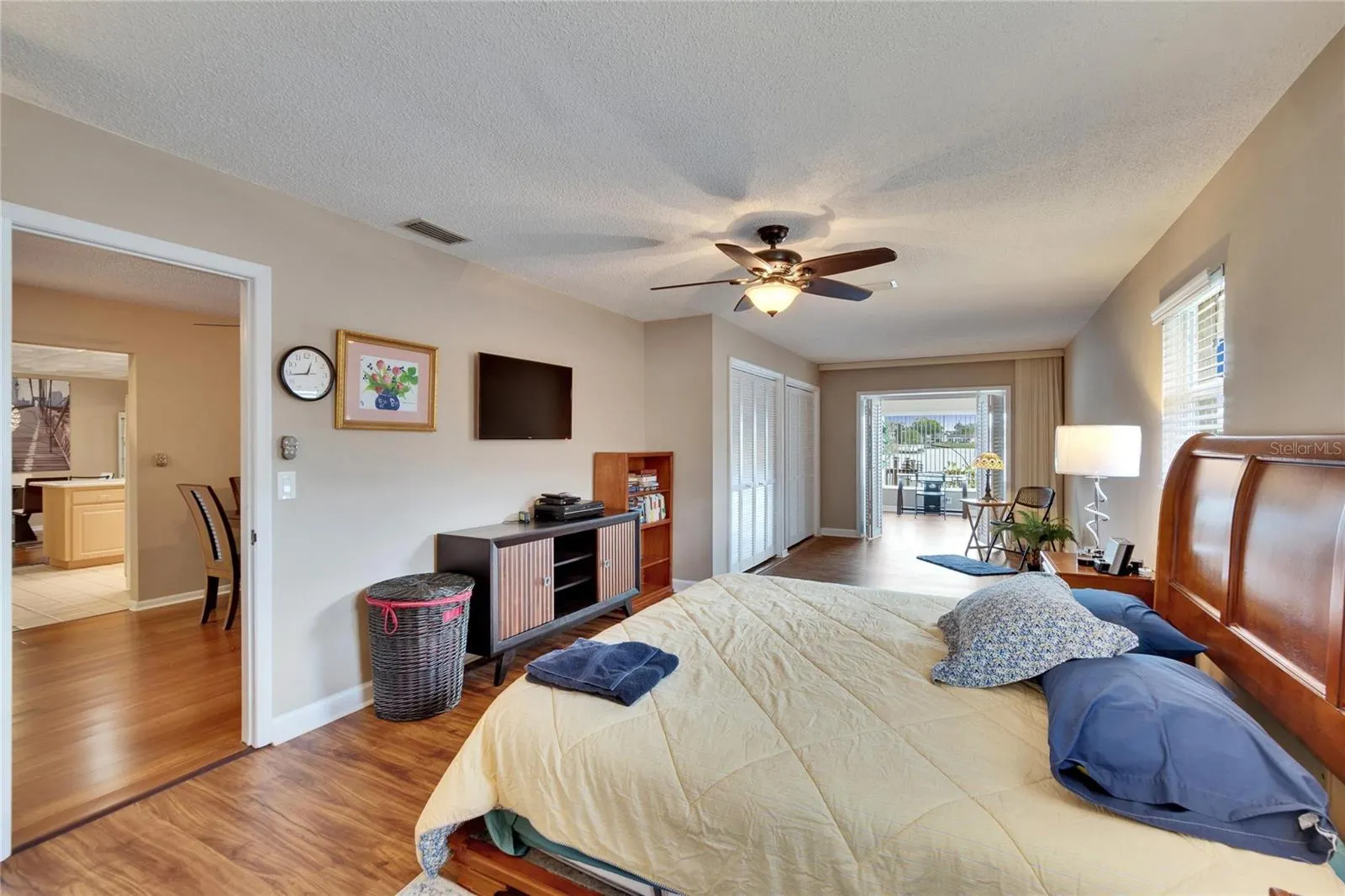 1518 NEW BEDFORD DR