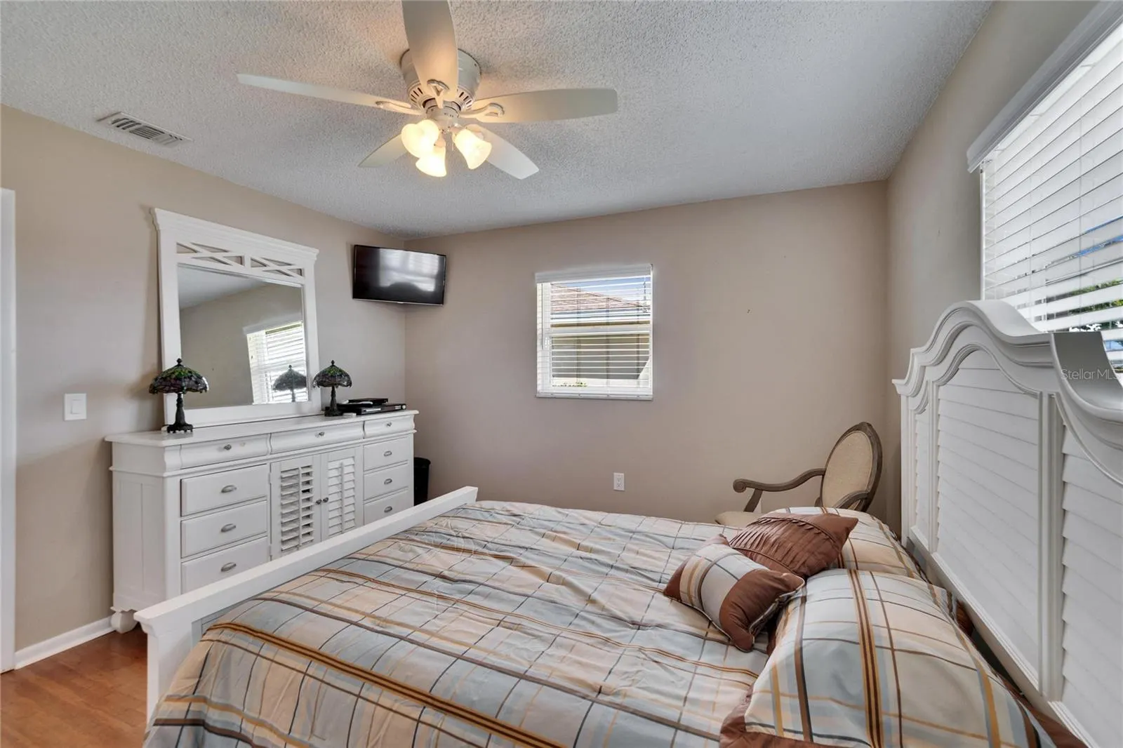 1518 NEW BEDFORD DR