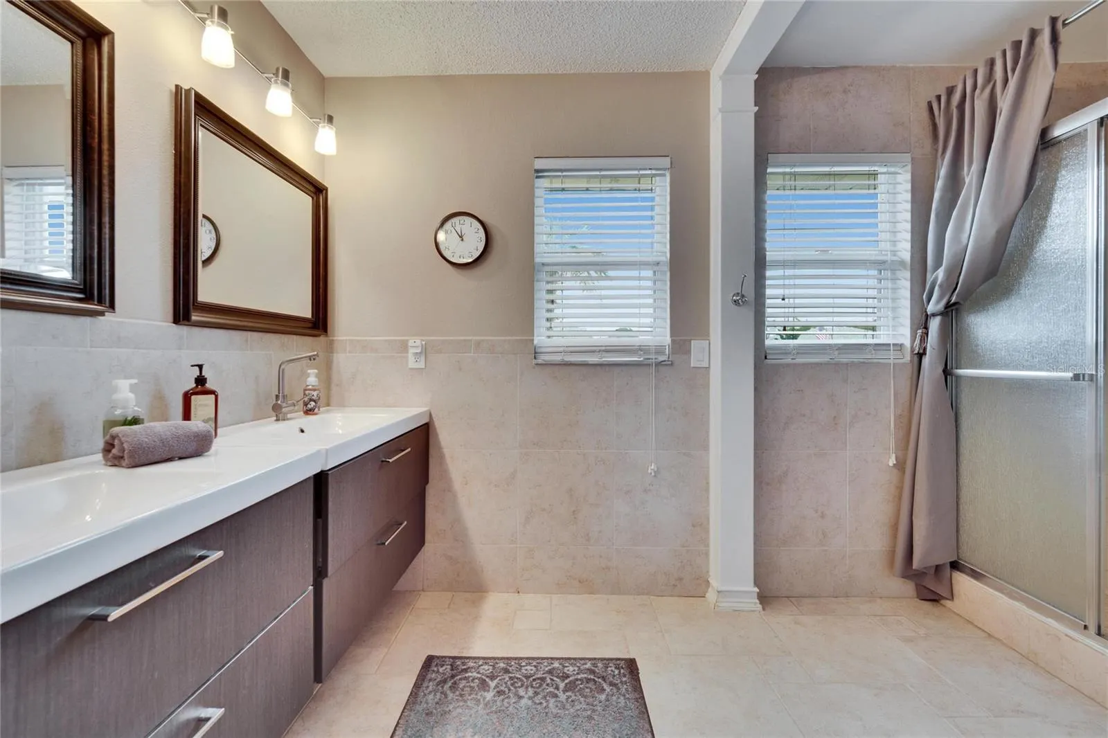 1518 NEW BEDFORD DR