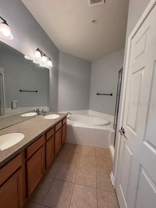 829 LANTERN WAY #829, #829