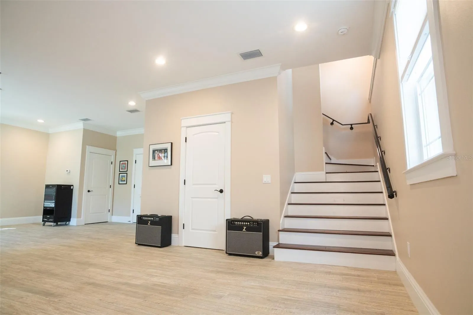 498 MAGNOLIA AVE
