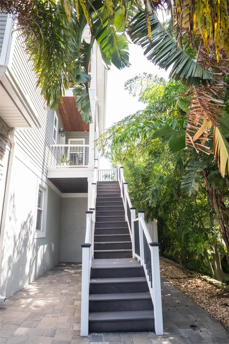 498 MAGNOLIA AVE