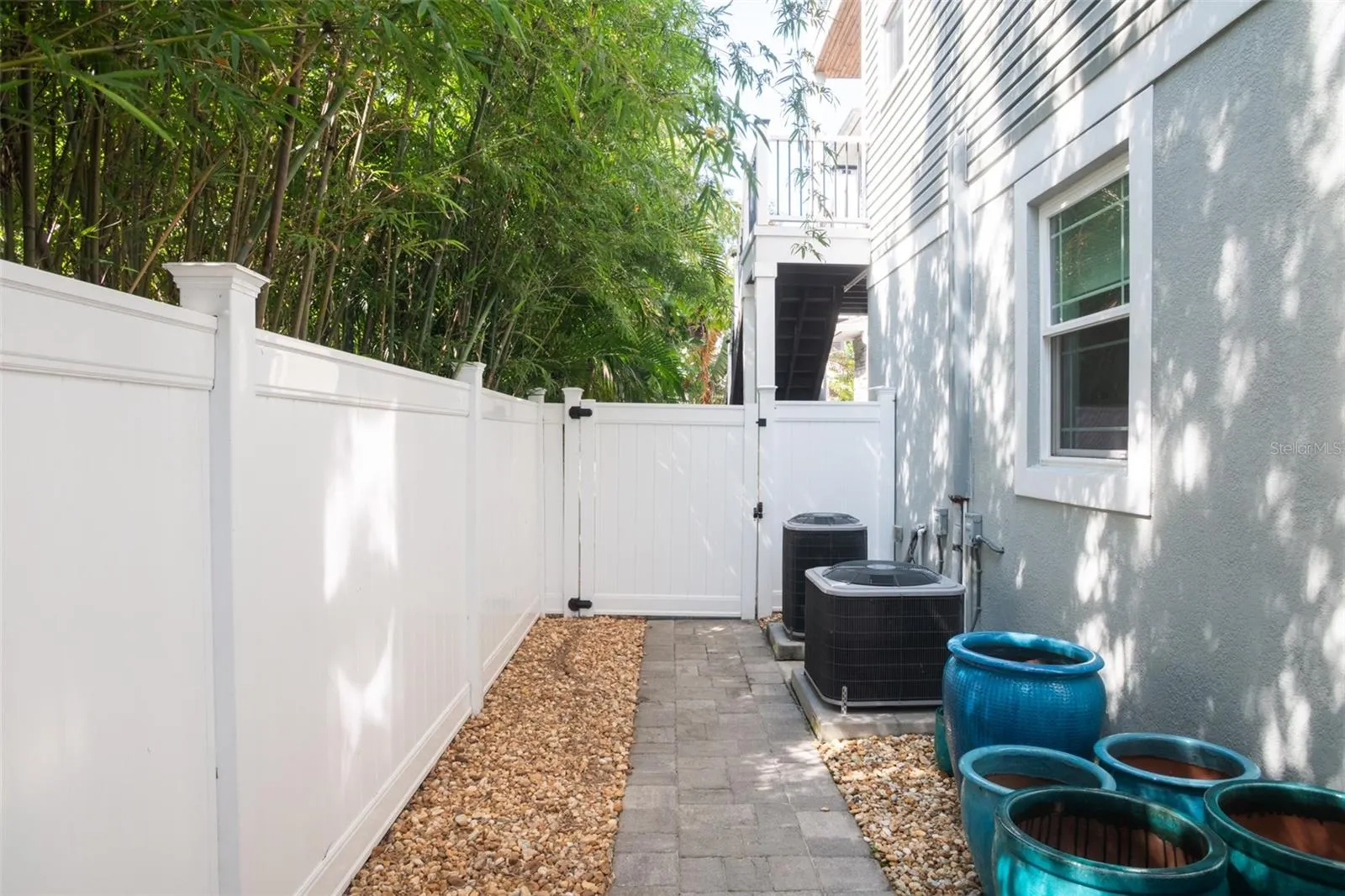 498 MAGNOLIA AVE