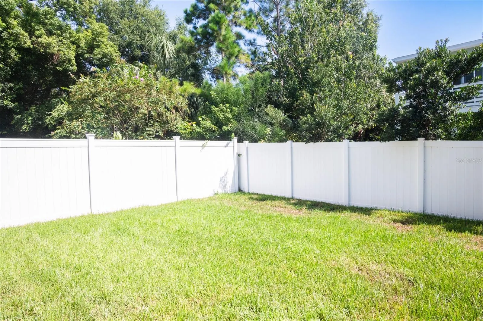 498 MAGNOLIA AVE