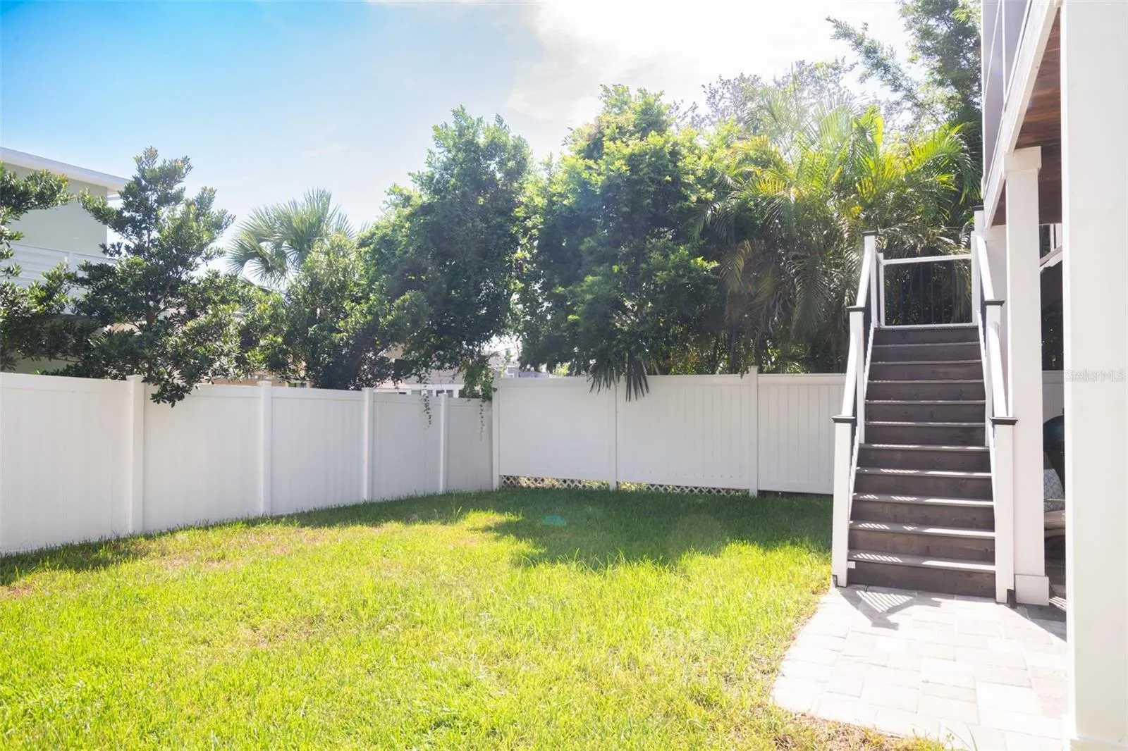 498 MAGNOLIA AVE