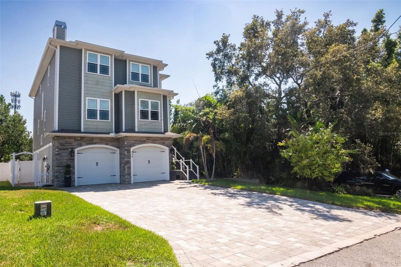 498 MAGNOLIA AVE