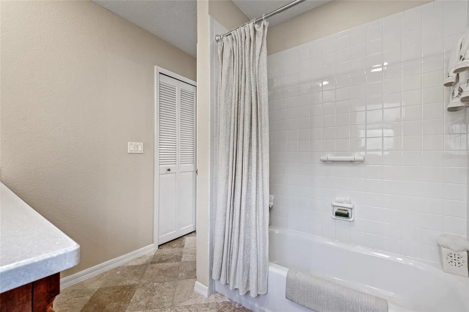 1156 DARLINGTON OAK DR NE