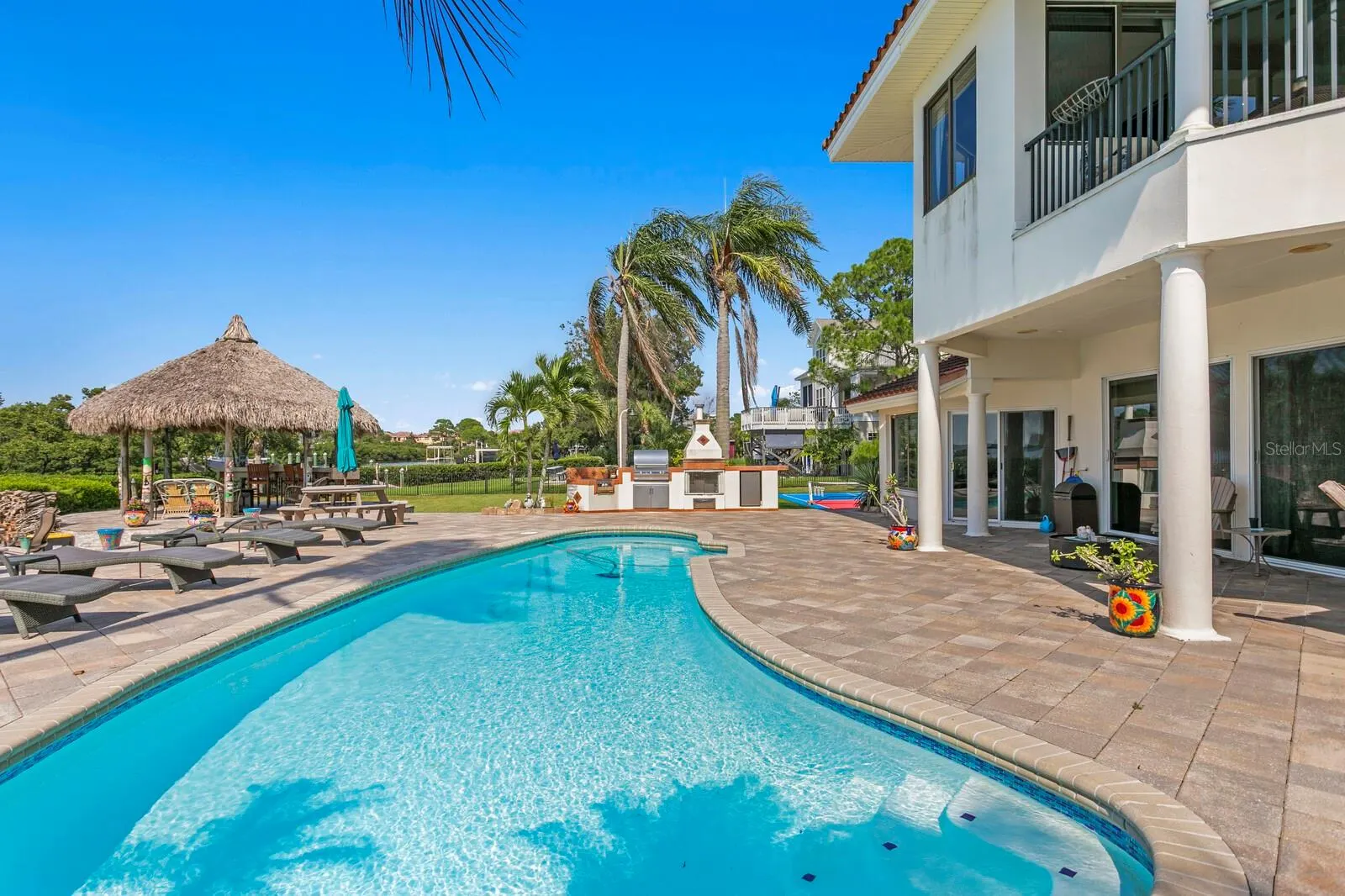 1632 SEA BREEZE DR