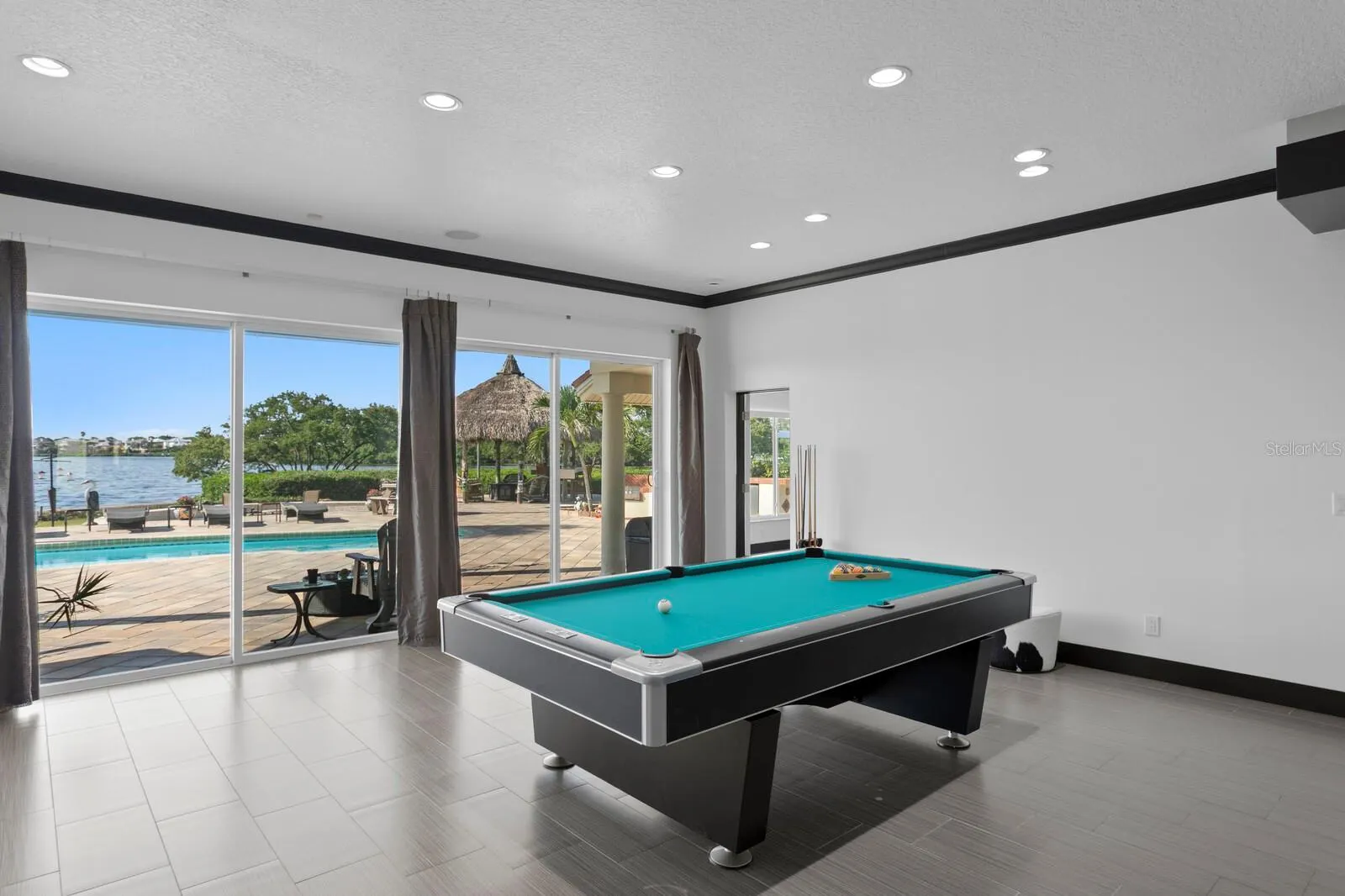 1632 SEA BREEZE DR