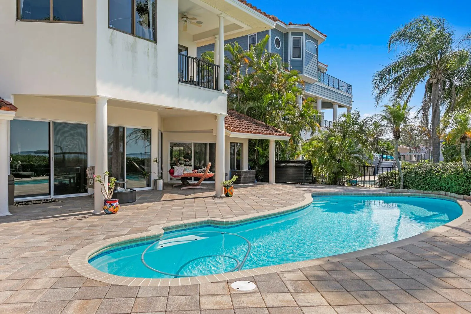 1632 SEA BREEZE DR