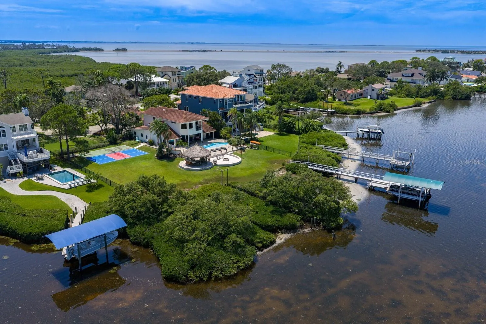 1632 SEA BREEZE DR