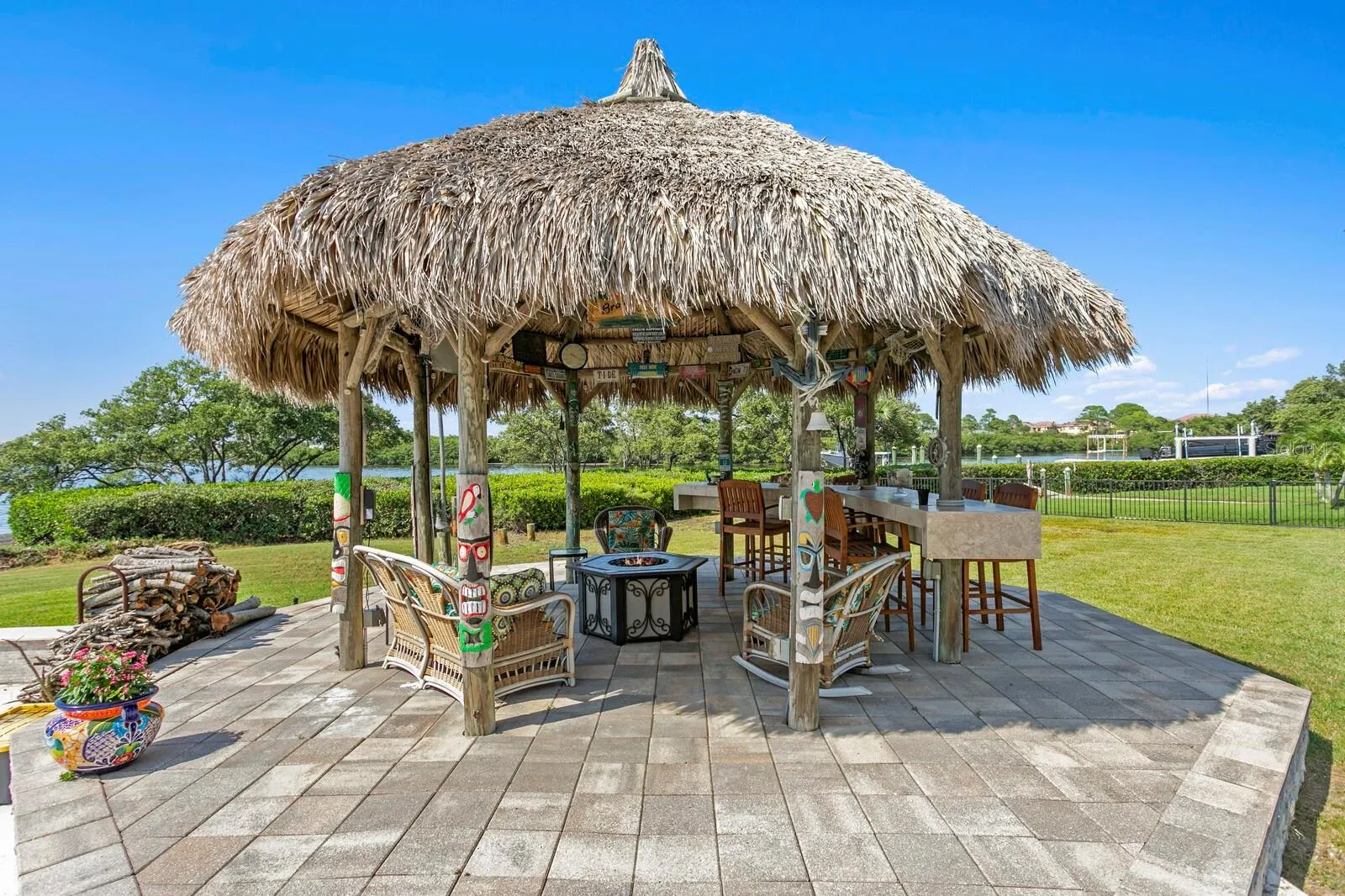1632 SEA BREEZE DR