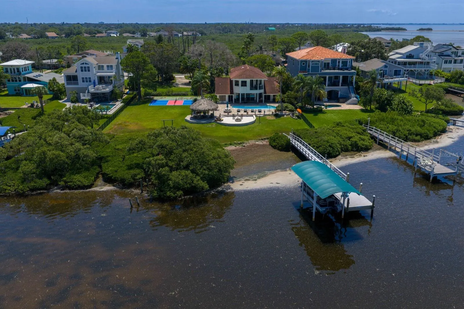 1632 SEA BREEZE DR