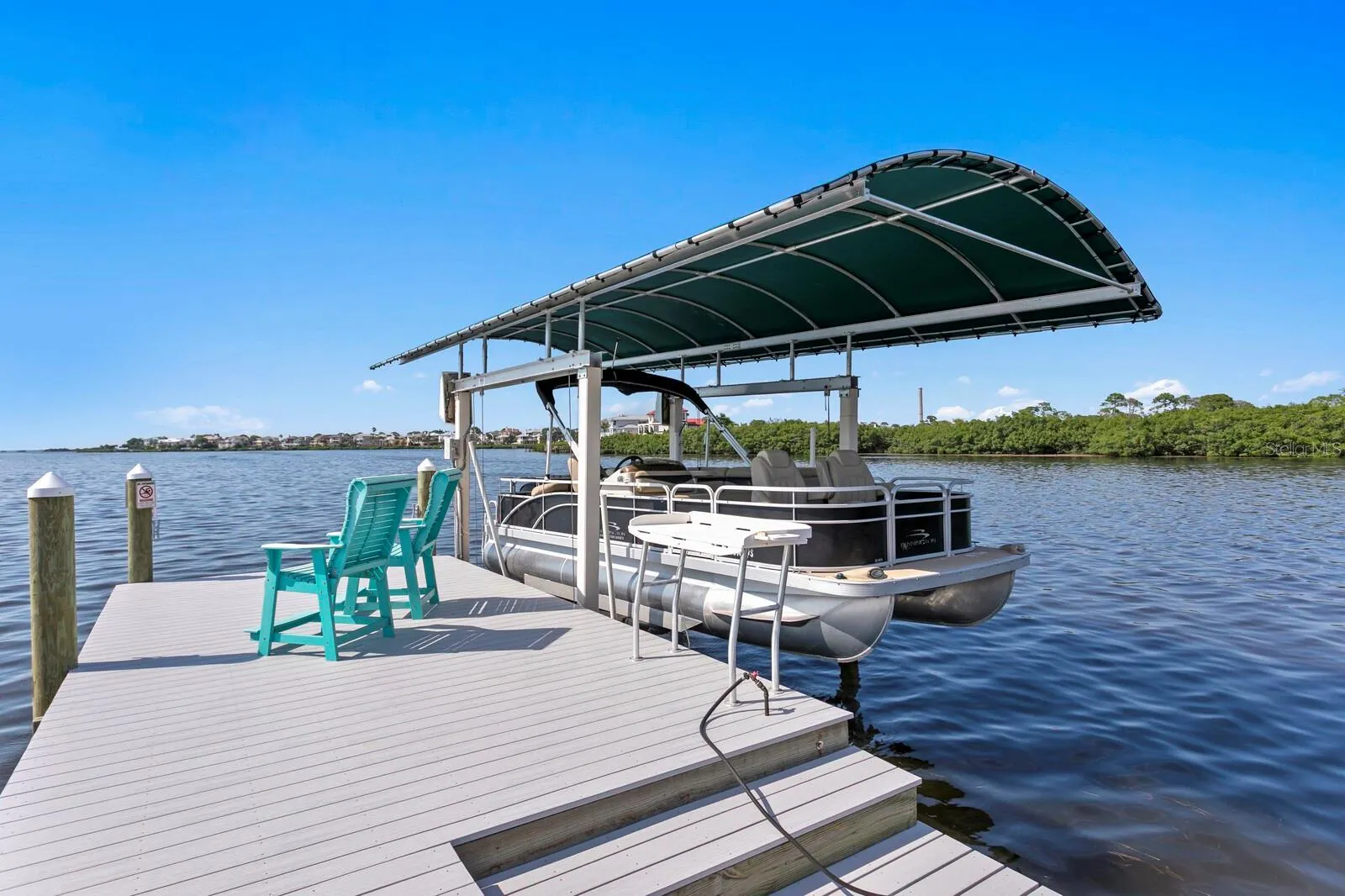 1632 SEA BREEZE DR