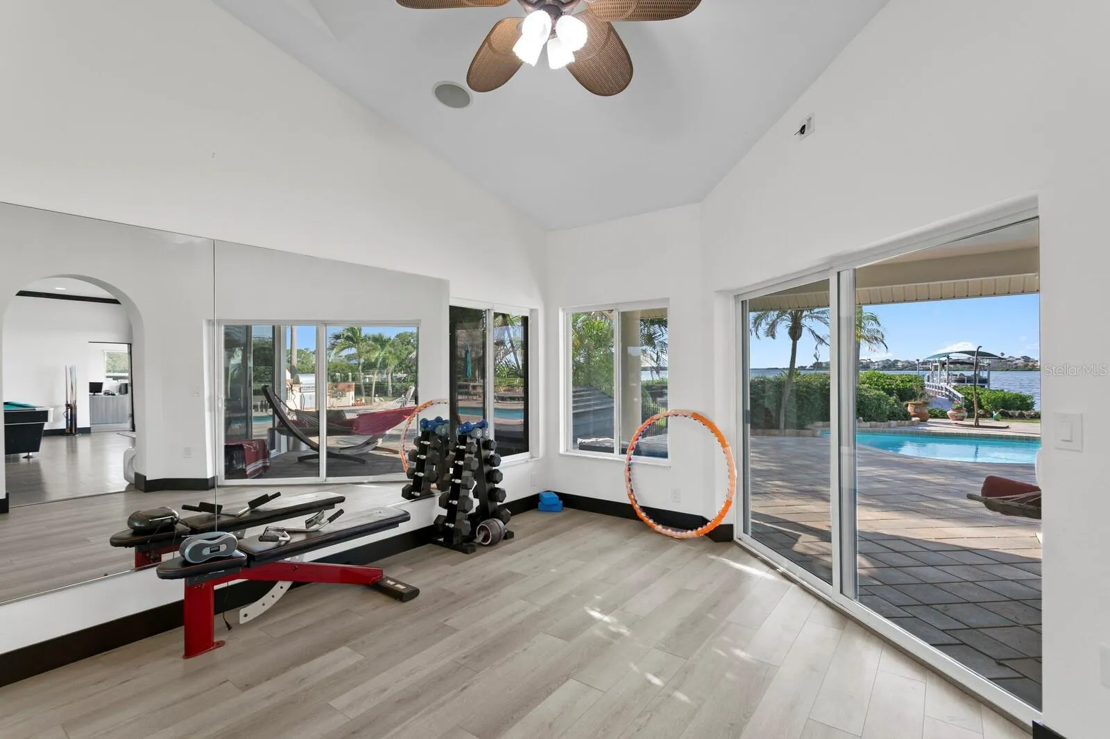 1632 SEA BREEZE DR